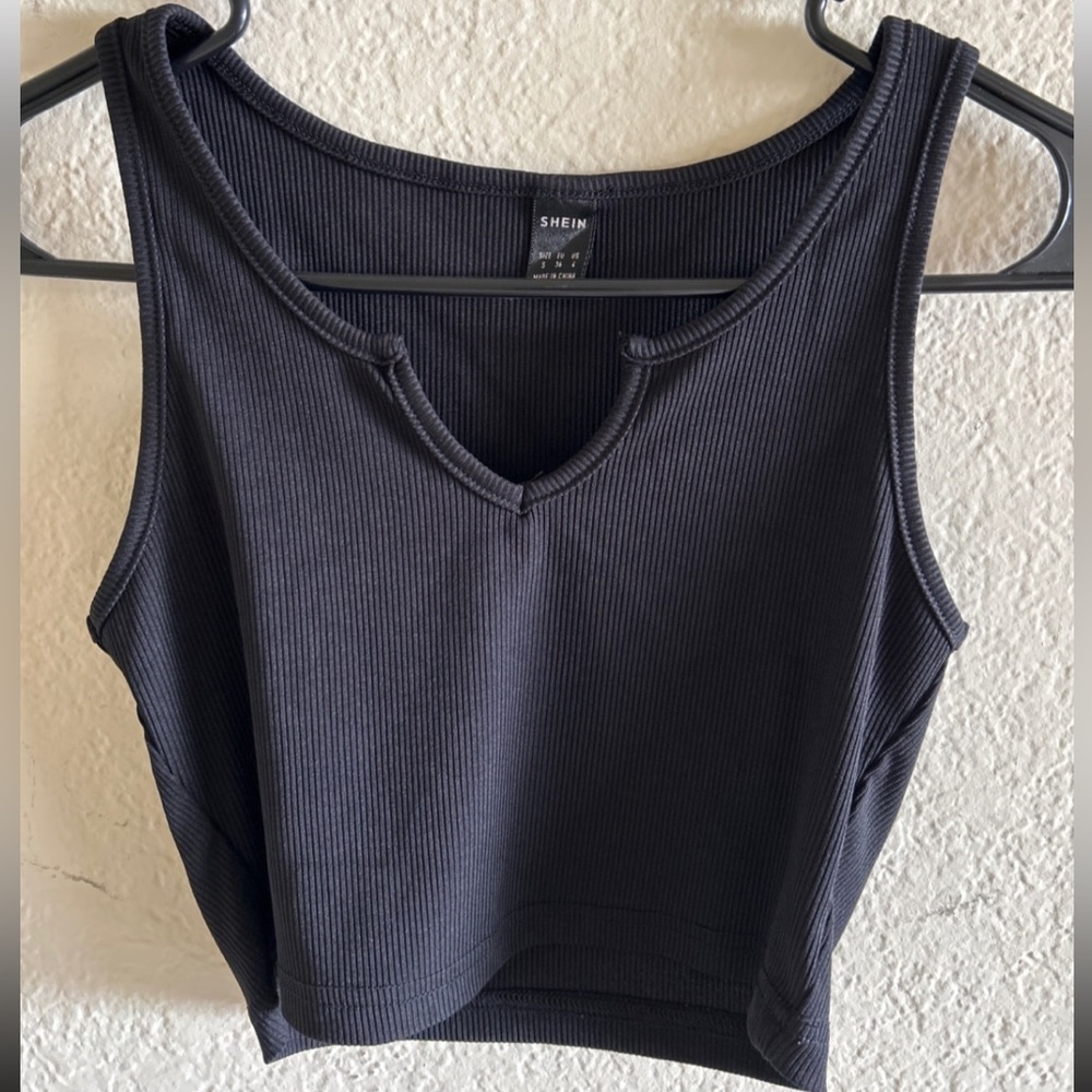 Notch Neck Rib-knit Tank Top - Picture 4 of 6